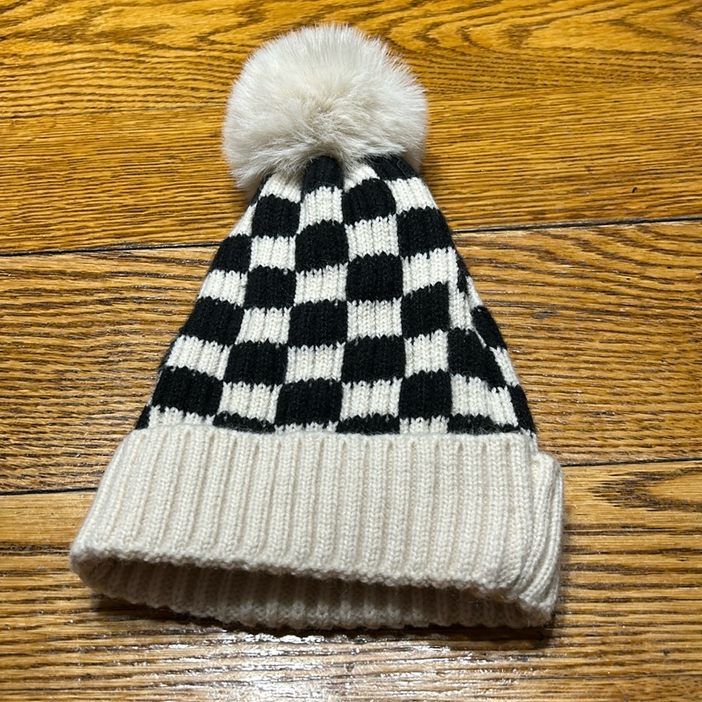 Knit check toboggan with pompom on top.  Great condition.  Small, black/cream